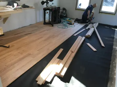 Red oak floor installation in progress – FLOORecki Floors & Stairs Red oak hardwood floor installation in progress by a FLOORecki technician in a Chicago home
